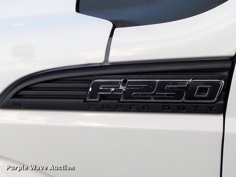 image for item DD7215 2011 Ford F250 Super Duty XL SuperCab pickup truck