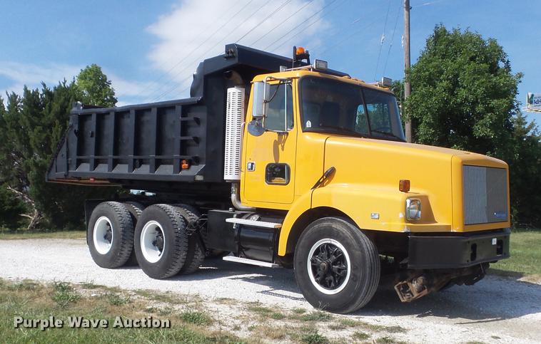 image for item DD7229 1994 White Gmc WG dump truck