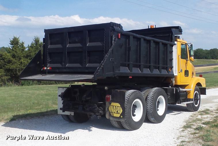 image for item DD7229 1994 White Gmc WG dump truck