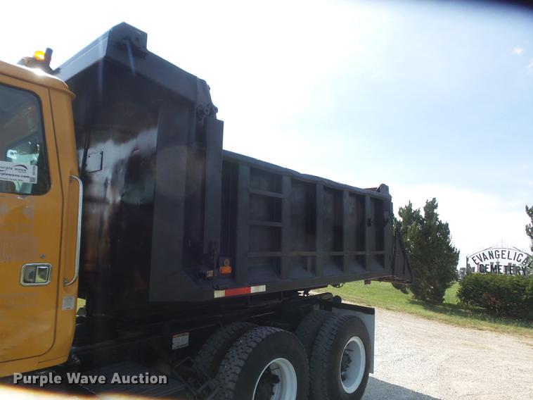 image for item DD7229 1994 White Gmc WG dump truck