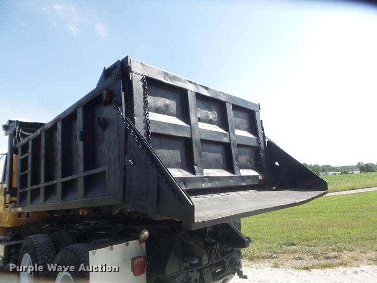 image for item DD7229 1994 White Gmc WG dump truck