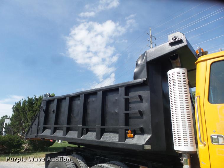 image for item DD7229 1994 White Gmc WG dump truck