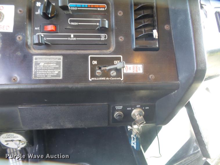 image for item DD7229 1994 White Gmc WG dump truck