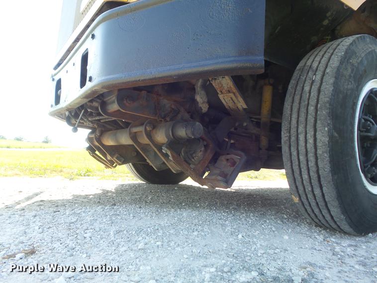 image for item DD7229 1994 White Gmc WG dump truck