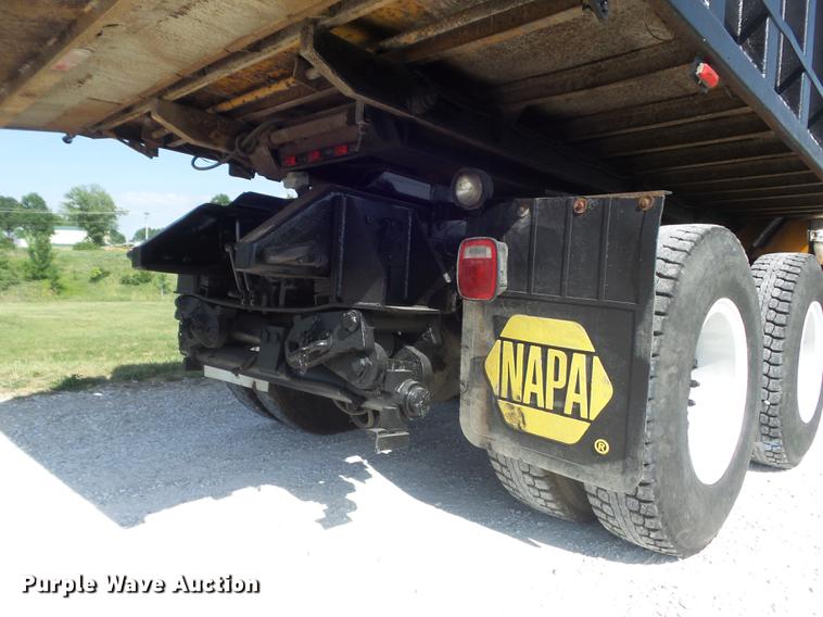 image for item DD7229 1994 White Gmc WG dump truck