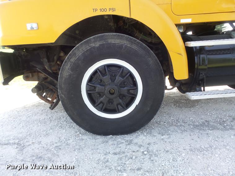 image for item DD7229 1994 White Gmc WG dump truck