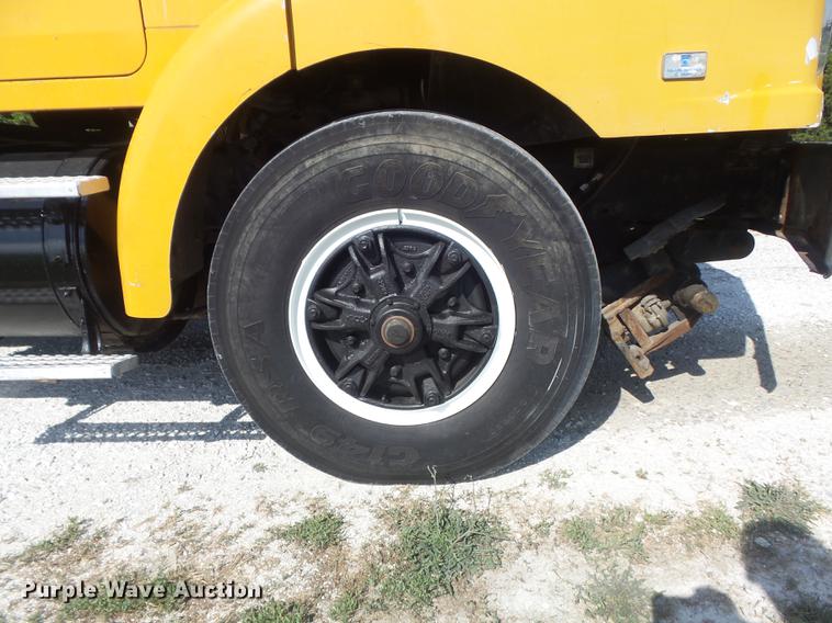 image for item DD7229 1994 White Gmc WG dump truck