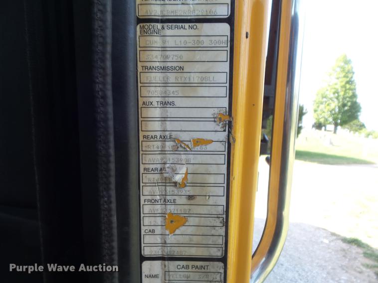 image for item DD7229 1994 White Gmc WG dump truck