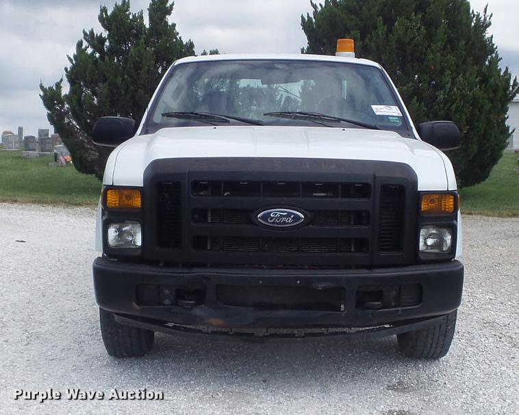 image for item DD7231 2008 Ford F250 Super Duty XL utility bed pickup truck