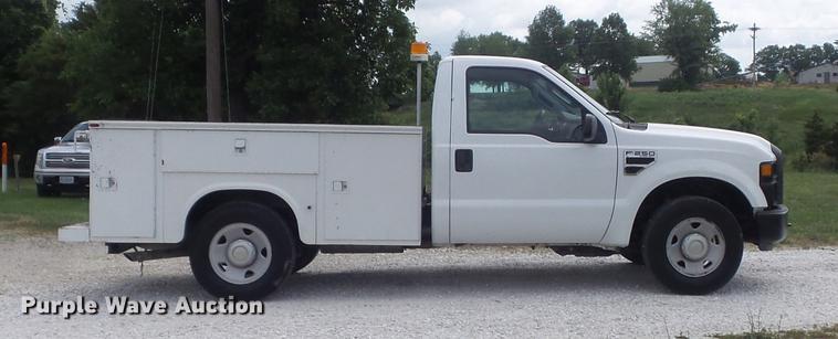 image for item DD7231 2008 Ford F250 Super Duty XL utility bed pickup truck