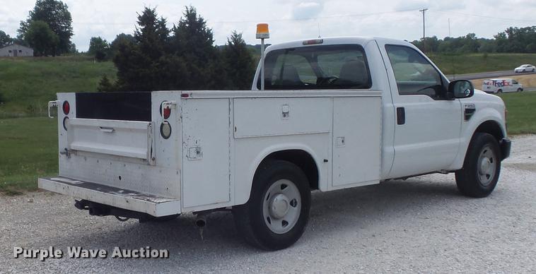 image for item DD7231 2008 Ford F250 Super Duty XL utility bed pickup truck