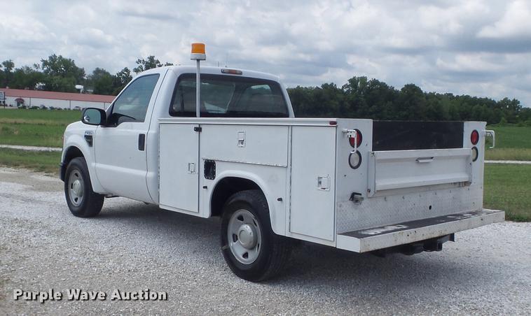 image for item DD7231 2008 Ford F250 Super Duty XL utility bed pickup truck
