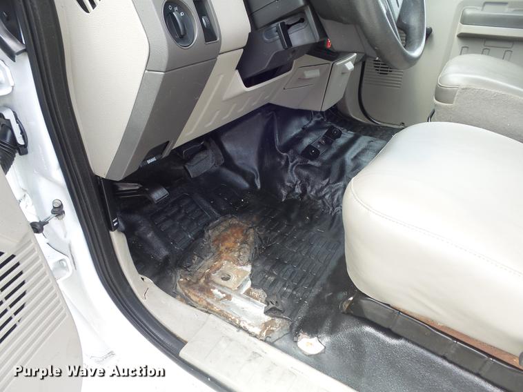 image for item DD7231 2008 Ford F250 Super Duty XL utility bed pickup truck