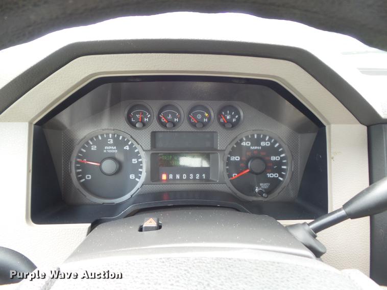 image for item DD7231 2008 Ford F250 Super Duty XL utility bed pickup truck