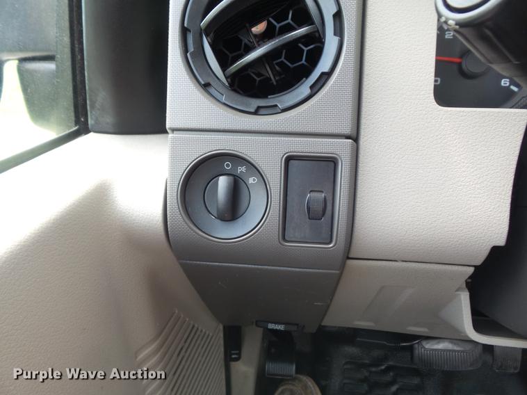 image for item DD7231 2008 Ford F250 Super Duty XL utility bed pickup truck