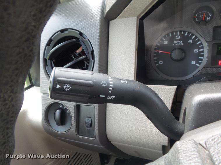 image for item DD7231 2008 Ford F250 Super Duty XL utility bed pickup truck