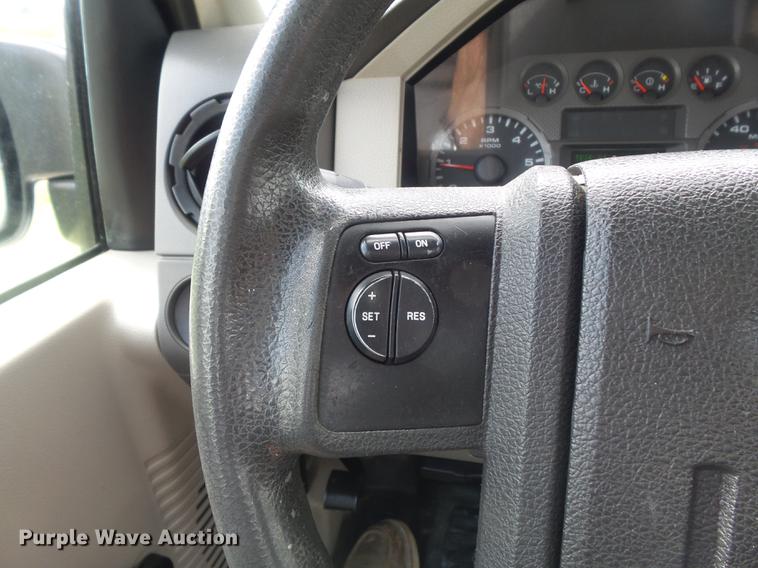 image for item DD7231 2008 Ford F250 Super Duty XL utility bed pickup truck