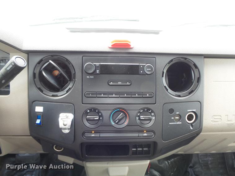 image for item DD7231 2008 Ford F250 Super Duty XL utility bed pickup truck