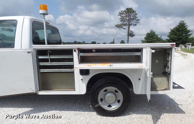 image for item DD7231 2008 Ford F250 Super Duty XL utility bed pickup truck