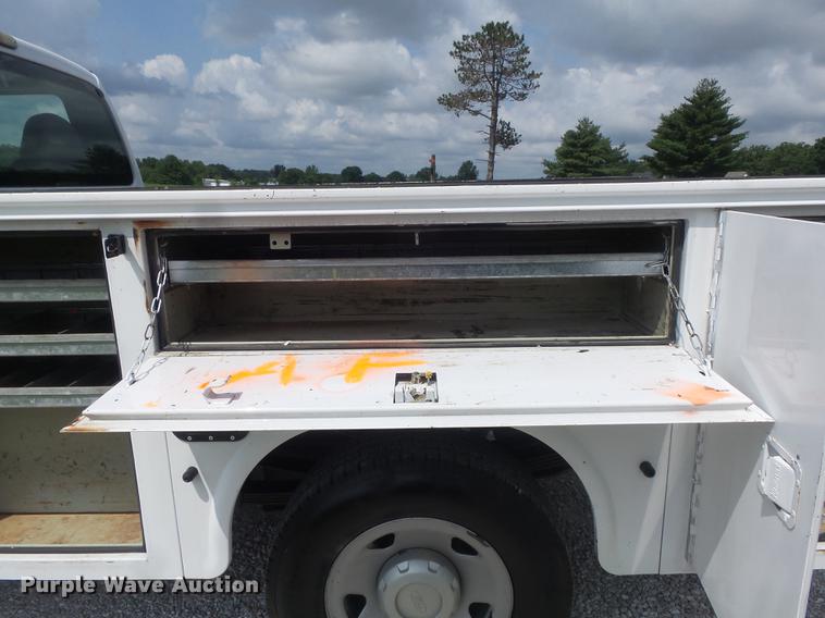 image for item DD7231 2008 Ford F250 Super Duty XL utility bed pickup truck