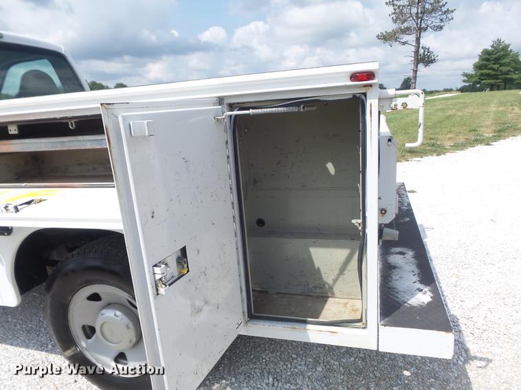 image for item DD7231 2008 Ford F250 Super Duty XL utility bed pickup truck