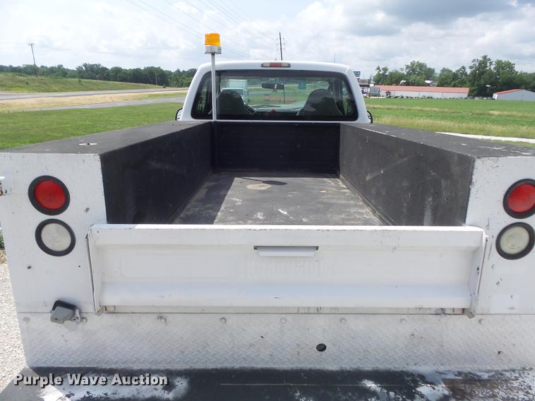 image for item DD7231 2008 Ford F250 Super Duty XL utility bed pickup truck