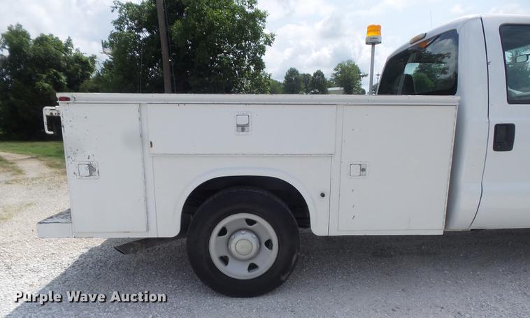image for item DD7231 2008 Ford F250 Super Duty XL utility bed pickup truck