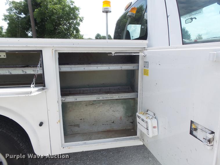 image for item DD7231 2008 Ford F250 Super Duty XL utility bed pickup truck