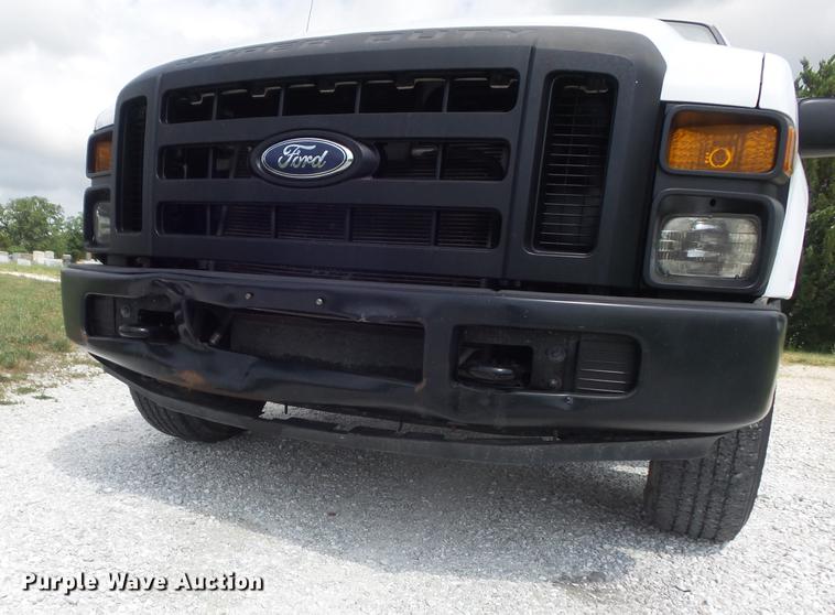 image for item DD7231 2008 Ford F250 Super Duty XL utility bed pickup truck