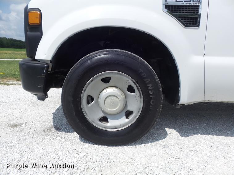 image for item DD7231 2008 Ford F250 Super Duty XL utility bed pickup truck