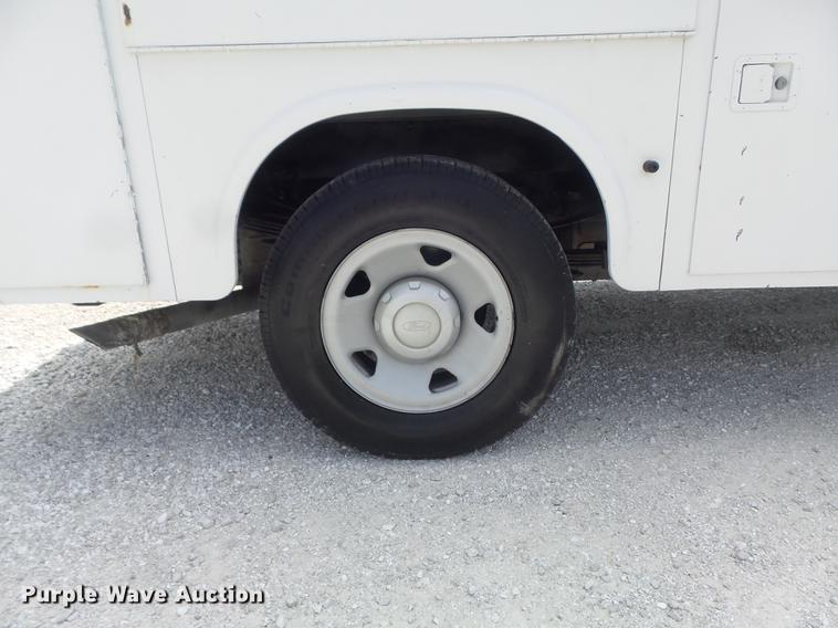 image for item DD7231 2008 Ford F250 Super Duty XL utility bed pickup truck