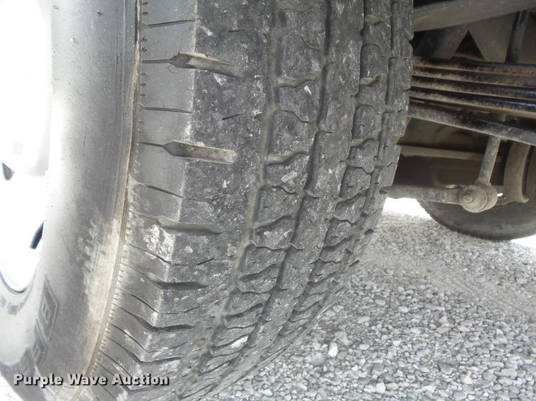 image for item DD7231 2008 Ford F250 Super Duty XL utility bed pickup truck