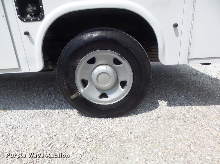 image for item DD7231 2008 Ford F250 Super Duty XL utility bed pickup truck