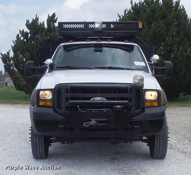 image for item DD7233 2007 Ford F550 Super Duty XL flatbed truck