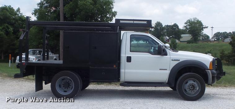 image for item DD7233 2007 Ford F550 Super Duty XL flatbed truck