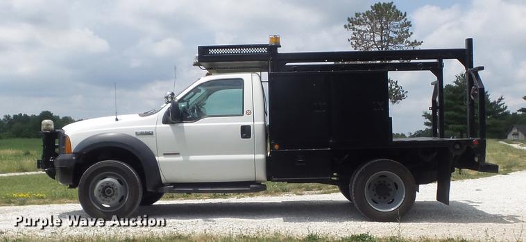 image for item DD7233 2007 Ford F550 Super Duty XL flatbed truck