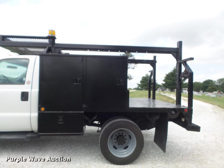 image for item DD7233 2007 Ford F550 Super Duty XL flatbed truck