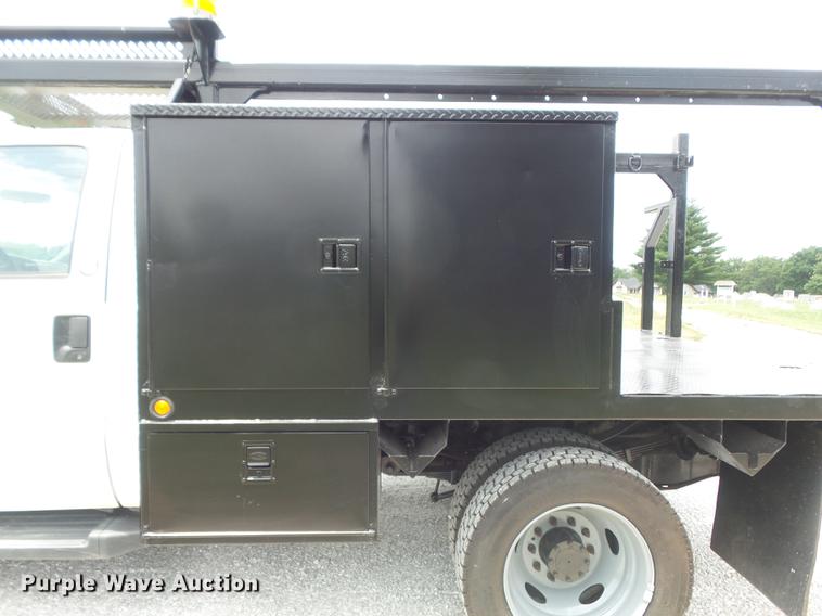 image for item DD7233 2007 Ford F550 Super Duty XL flatbed truck