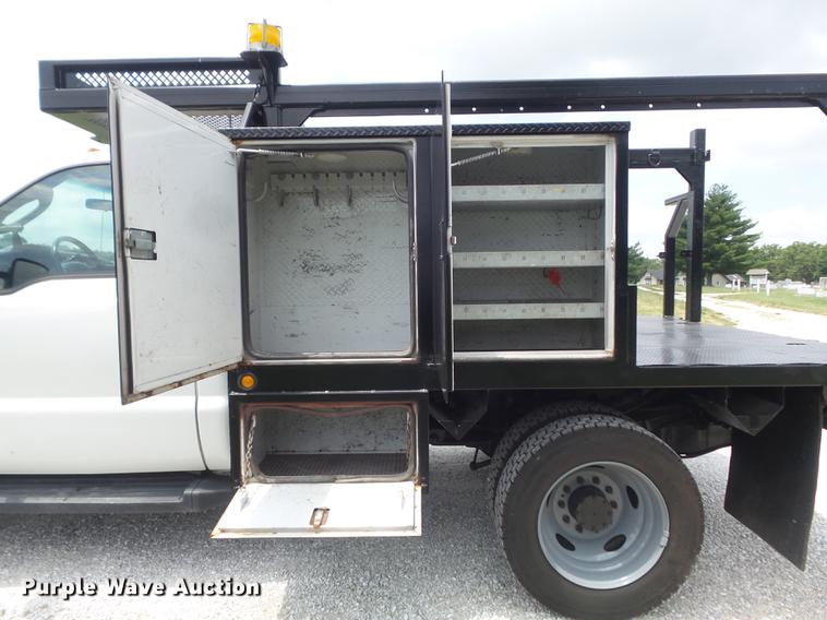 image for item DD7233 2007 Ford F550 Super Duty XL flatbed truck