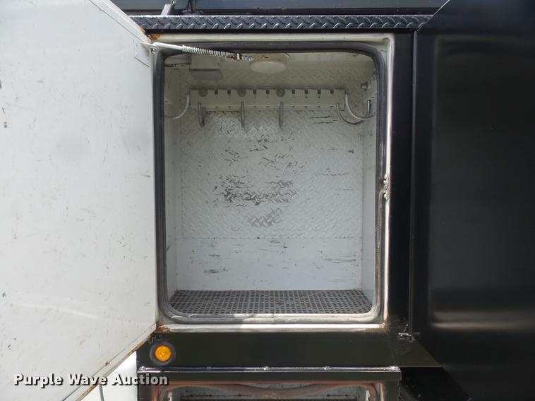 image for item DD7233 2007 Ford F550 Super Duty XL flatbed truck