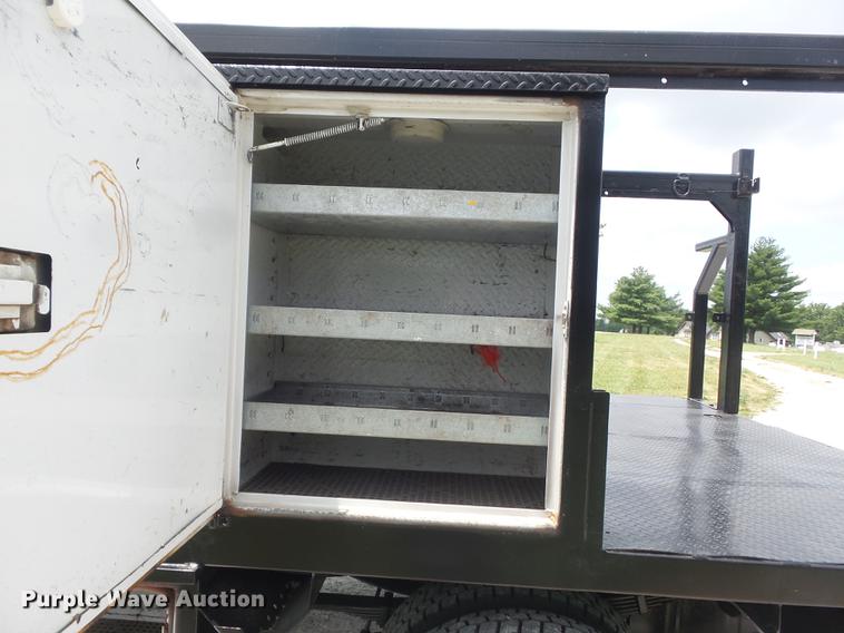 image for item DD7233 2007 Ford F550 Super Duty XL flatbed truck