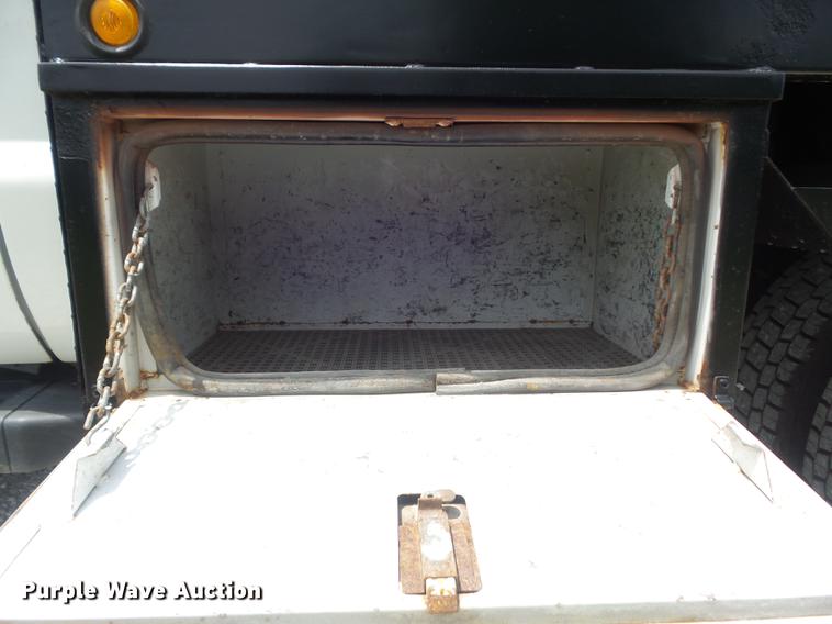 image for item DD7233 2007 Ford F550 Super Duty XL flatbed truck