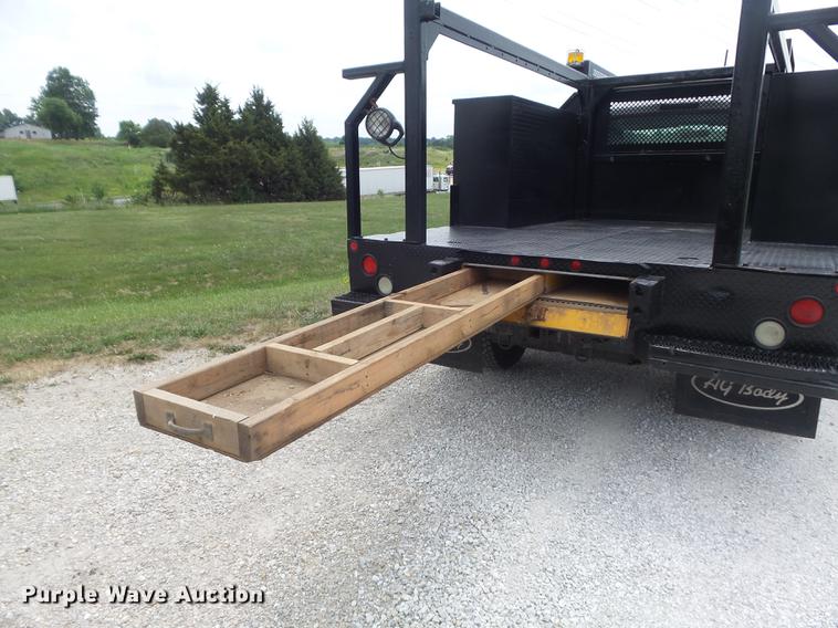 image for item DD7233 2007 Ford F550 Super Duty XL flatbed truck