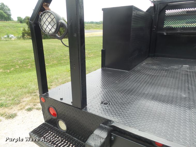 image for item DD7233 2007 Ford F550 Super Duty XL flatbed truck