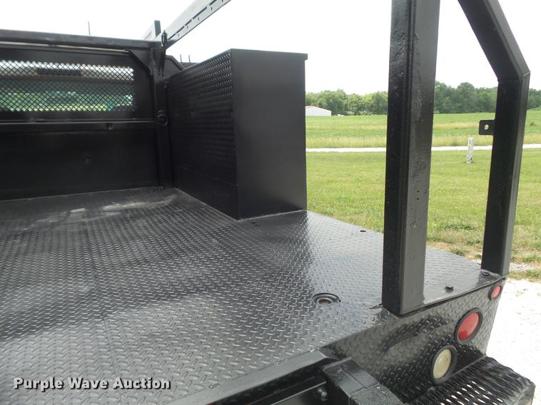 image for item DD7233 2007 Ford F550 Super Duty XL flatbed truck