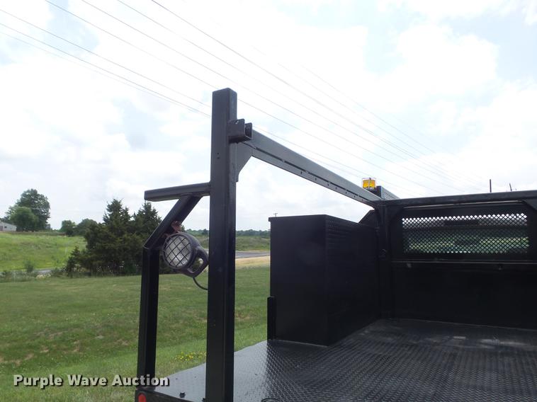 image for item DD7233 2007 Ford F550 Super Duty XL flatbed truck