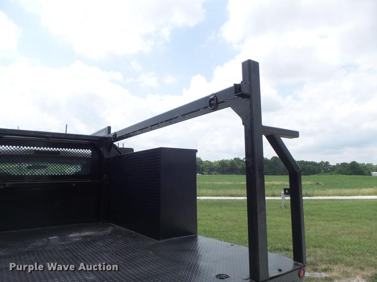 image for item DD7233 2007 Ford F550 Super Duty XL flatbed truck