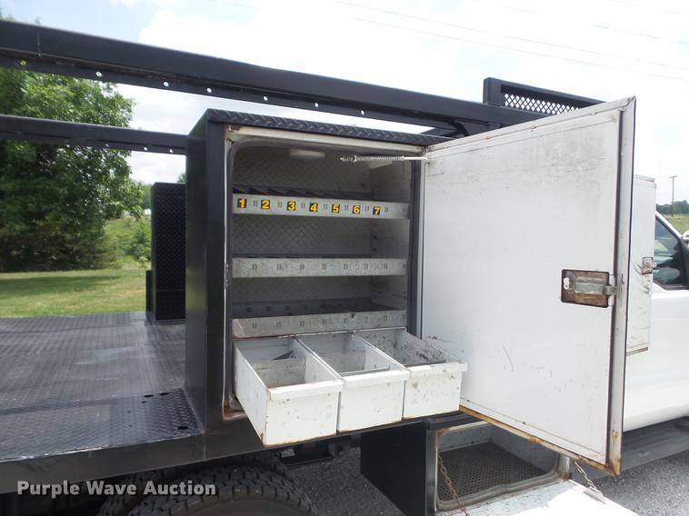 image for item DD7233 2007 Ford F550 Super Duty XL flatbed truck