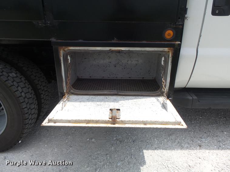 image for item DD7233 2007 Ford F550 Super Duty XL flatbed truck