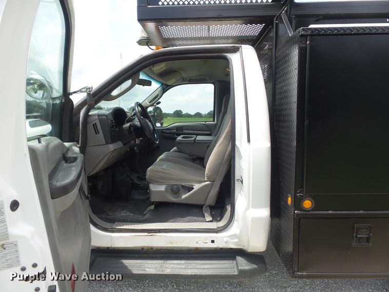 image for item DD7233 2007 Ford F550 Super Duty XL flatbed truck